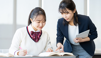 授業風景を見て教師の指導力を確認できる