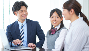 担任の教育コンサルタントが同行する